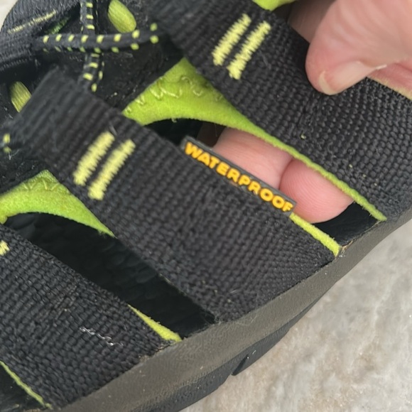 Keen Black & Green Hiking Sandals Outdoor Waterproof Shoes Size 6 - Picture 10 of 10
